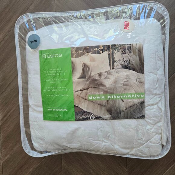 Hollander Live Comfortably Comforter & two Duvet Cover - Picture 1 of 5